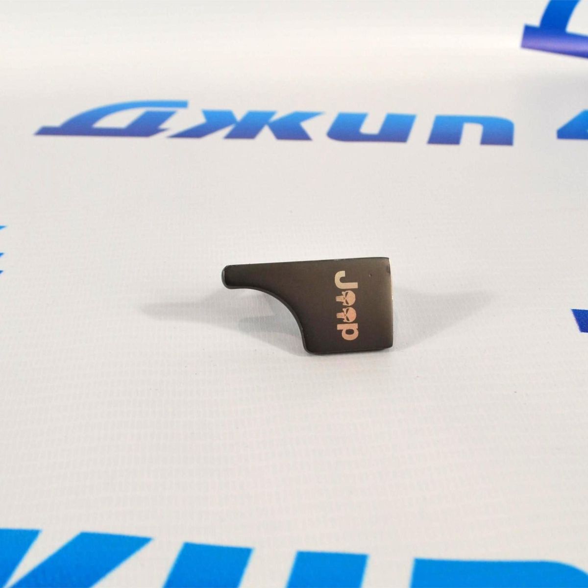 Заглушка ремня безопасности Jeep