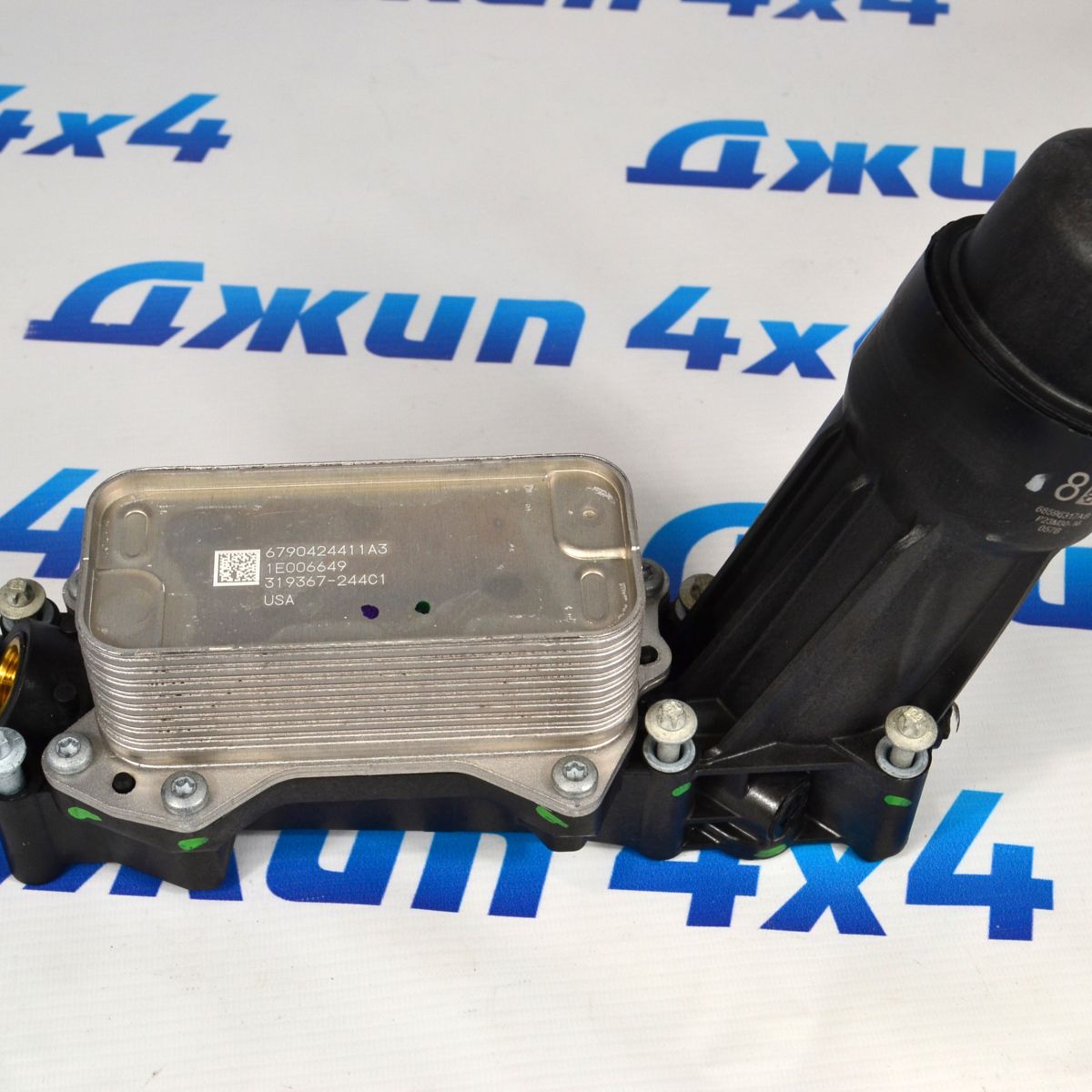 Радиатор масляный-теплообменник Jeep Grand Cherokee WK2 V3.6 (без датчиков в комплекте) 68596317AB