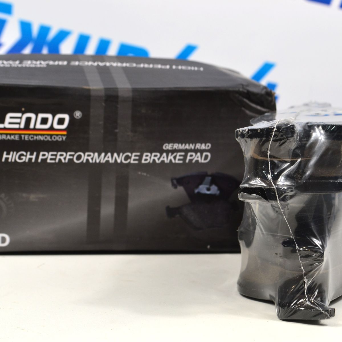 Передние тормозные колодки Range Rover Velar L560 LR160438