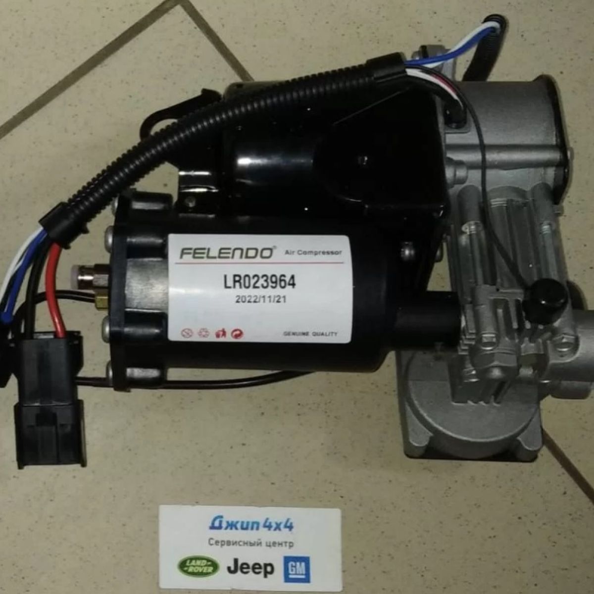 Компрессор пневмоподвески Hitachi L319 / L320
