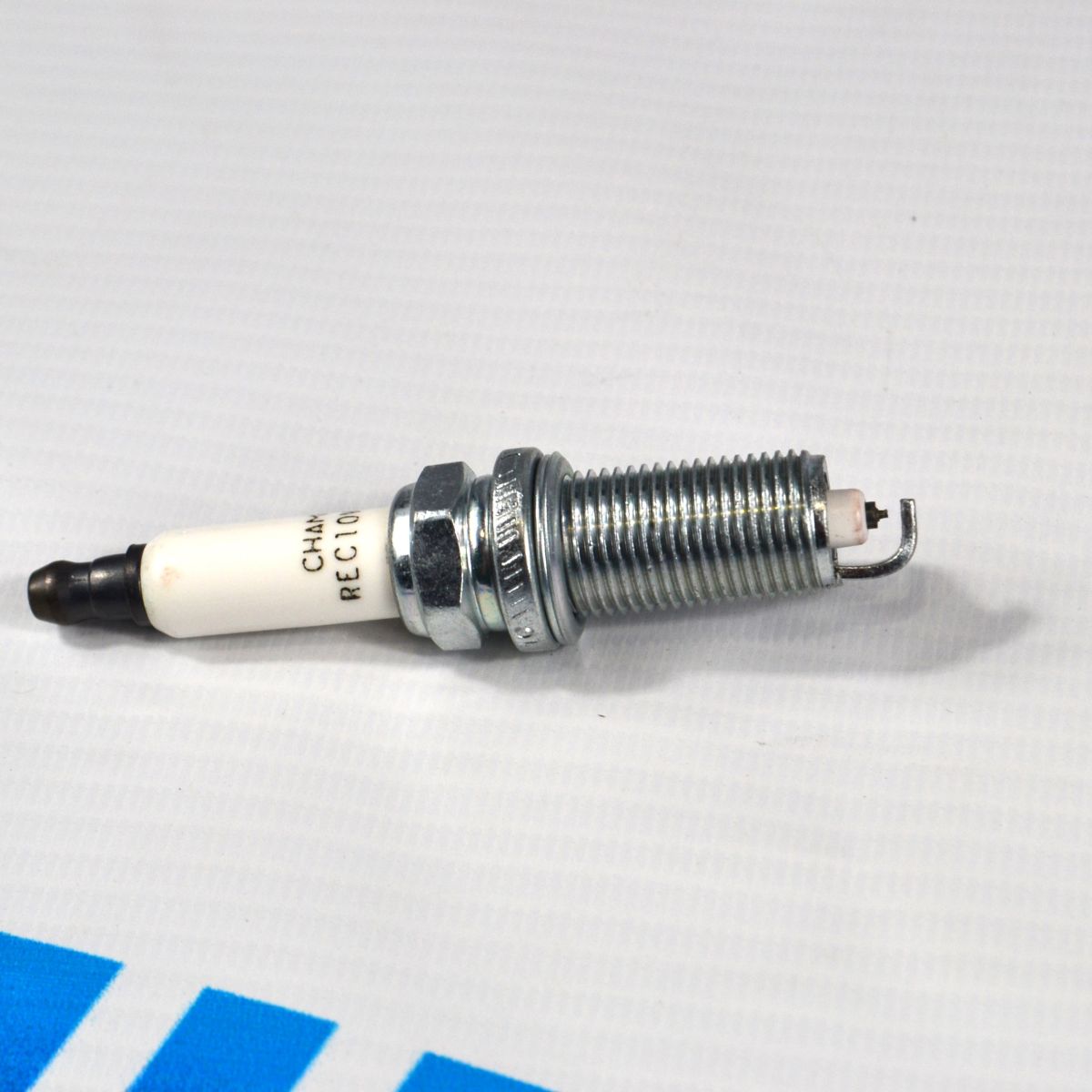 Свеча зажигания Jeep V2.4 MULTIAIR 50047607