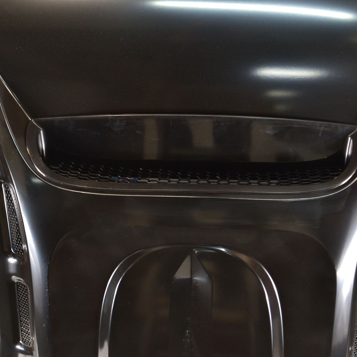 Капот с центральным воздуховодом Jeep Wrangler Rubicon JL/Jeep Gladiator JT 68281949AE