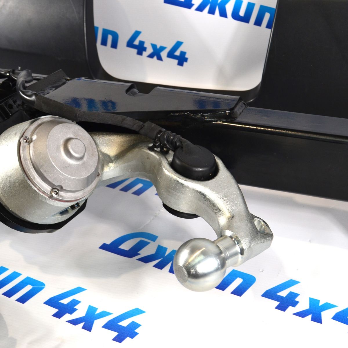 Выдвижной электрический фаркоп Land Rover Discovery 5 VPLRT0171