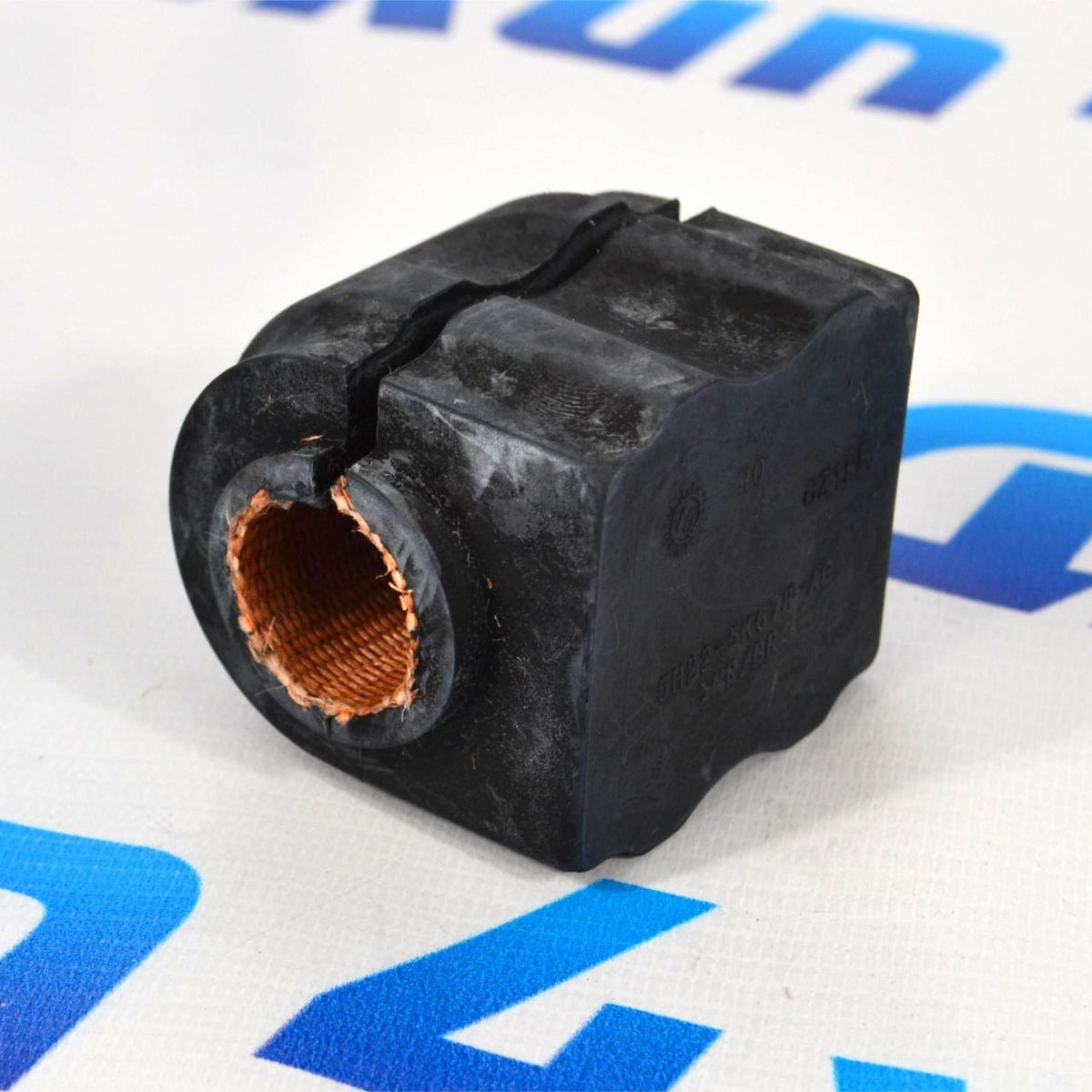 Втулка заднего стабилизатора Land Rover Discovery L319 LR015336