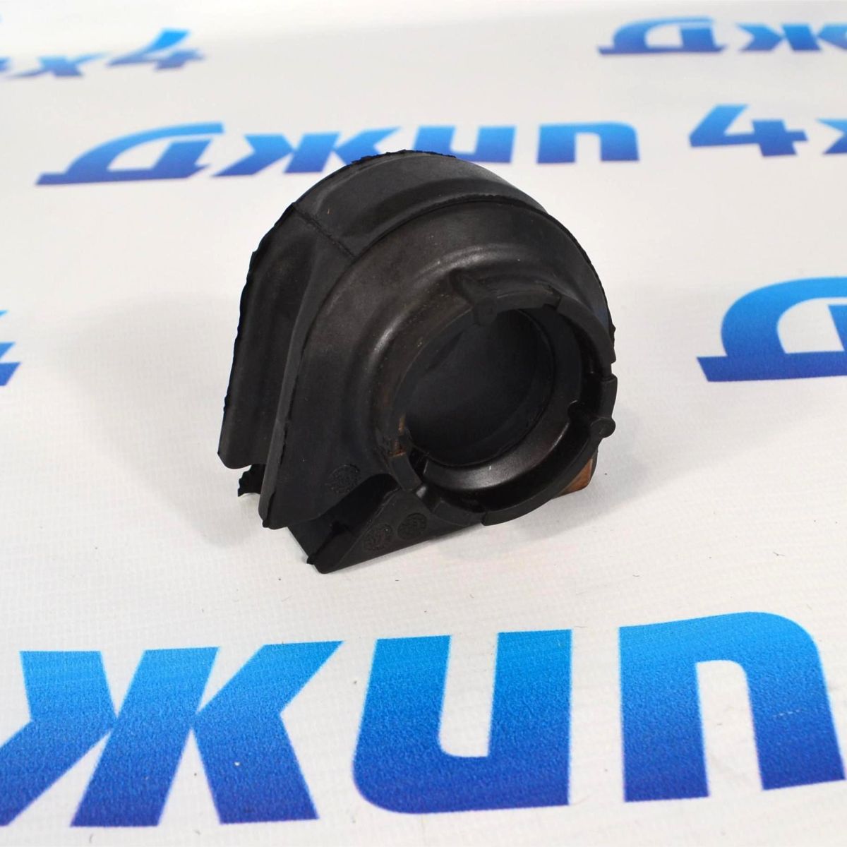 Втулка переднего стабилизатора Land Rover Discovery 5 L462/Range Rover L405/Range Rover Sport L494 LR054997