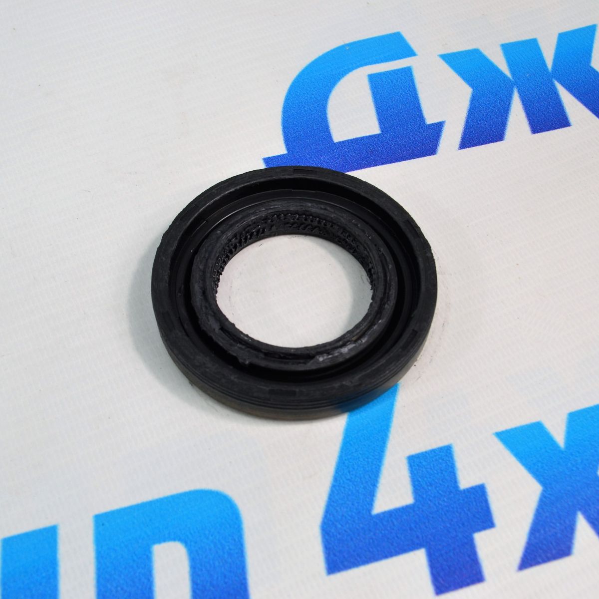 Сальник переднего редуктора Jeep Wrangler JL/Jeep Gladiator JT (правый) 68396635AA