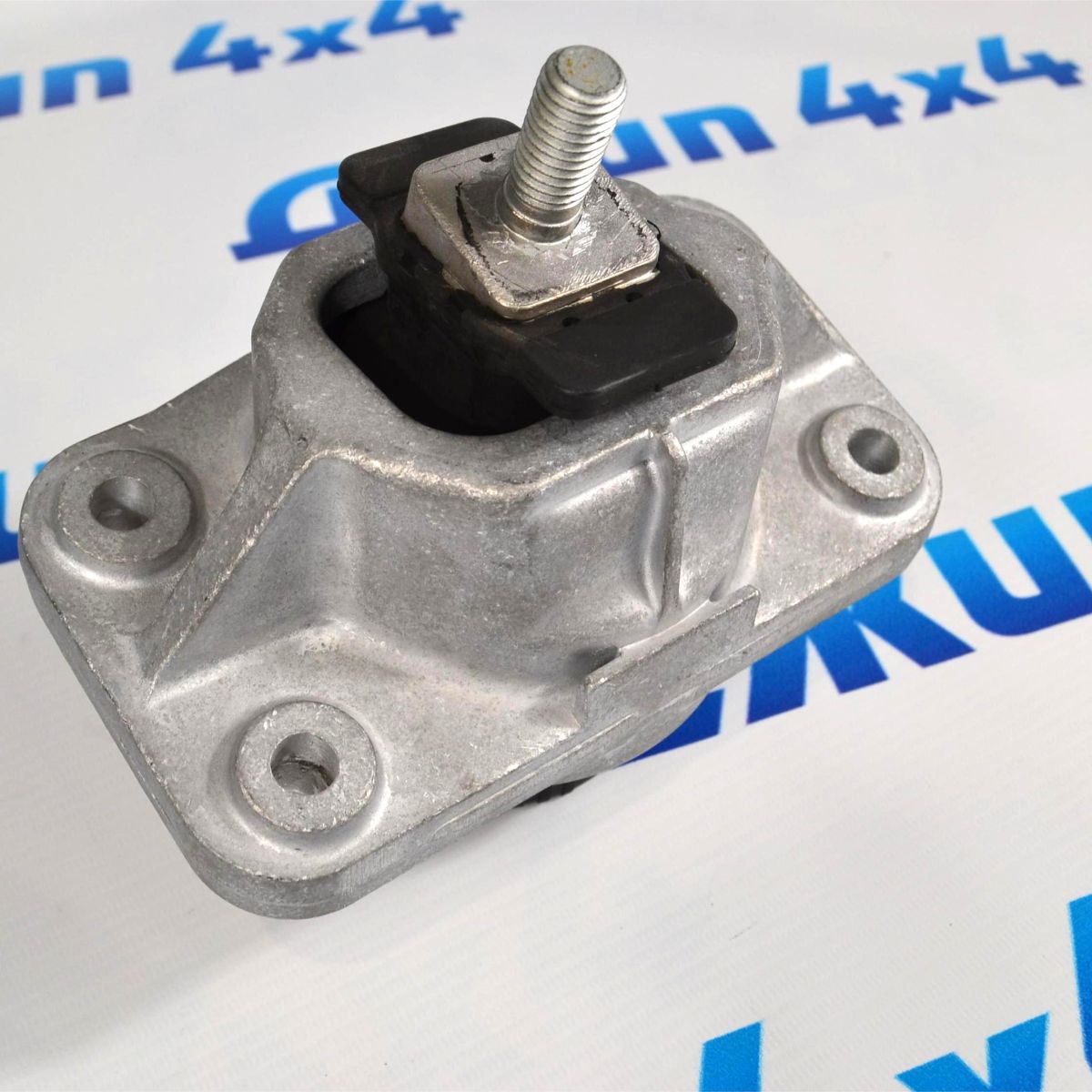 Опора двигателя Range Rover L405/Range Rover Sport L494 V3.0SC/V5.0SC Petrol LR056882