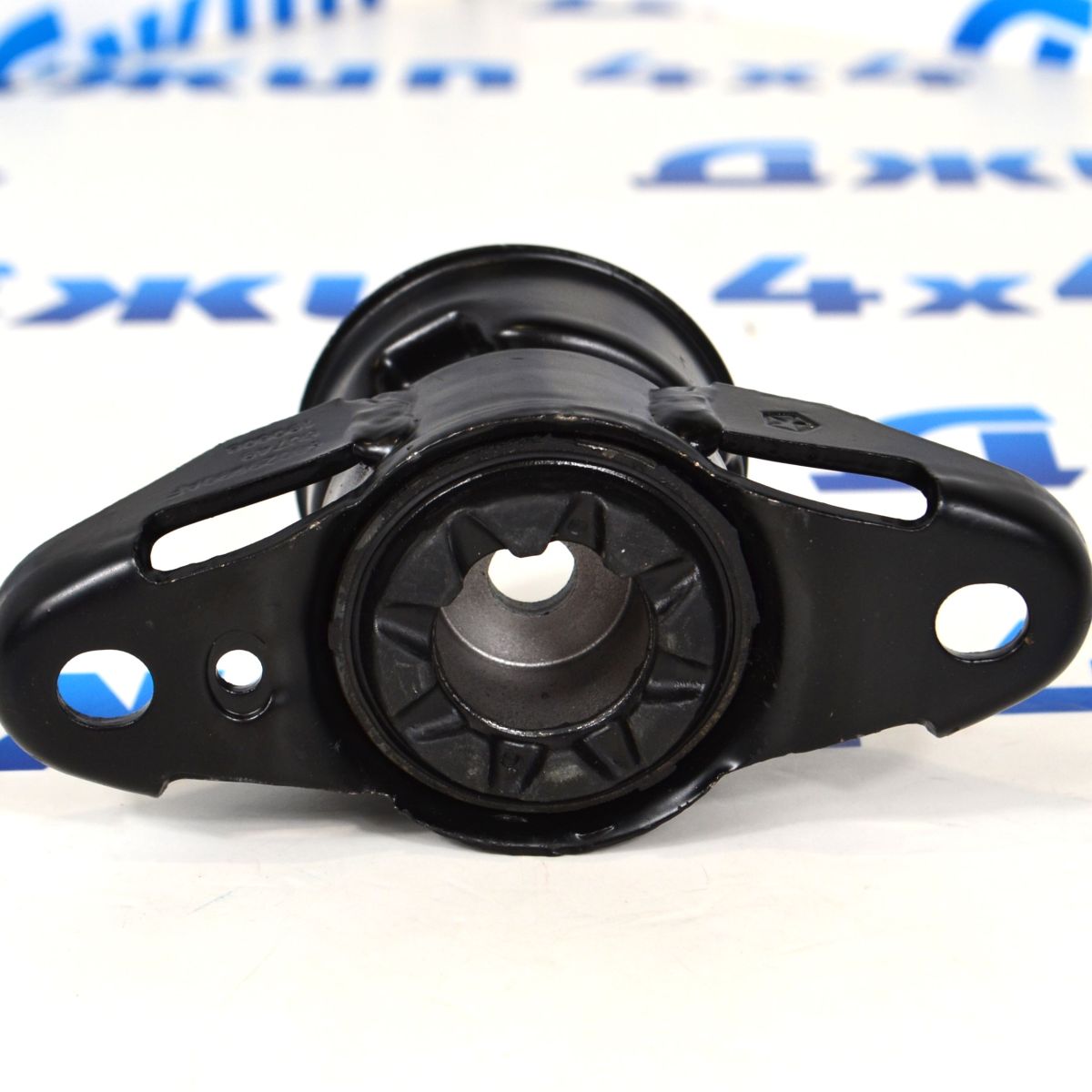 Опора заднего амортизатора Jeep Grand Cherokee WK2 68029590AF