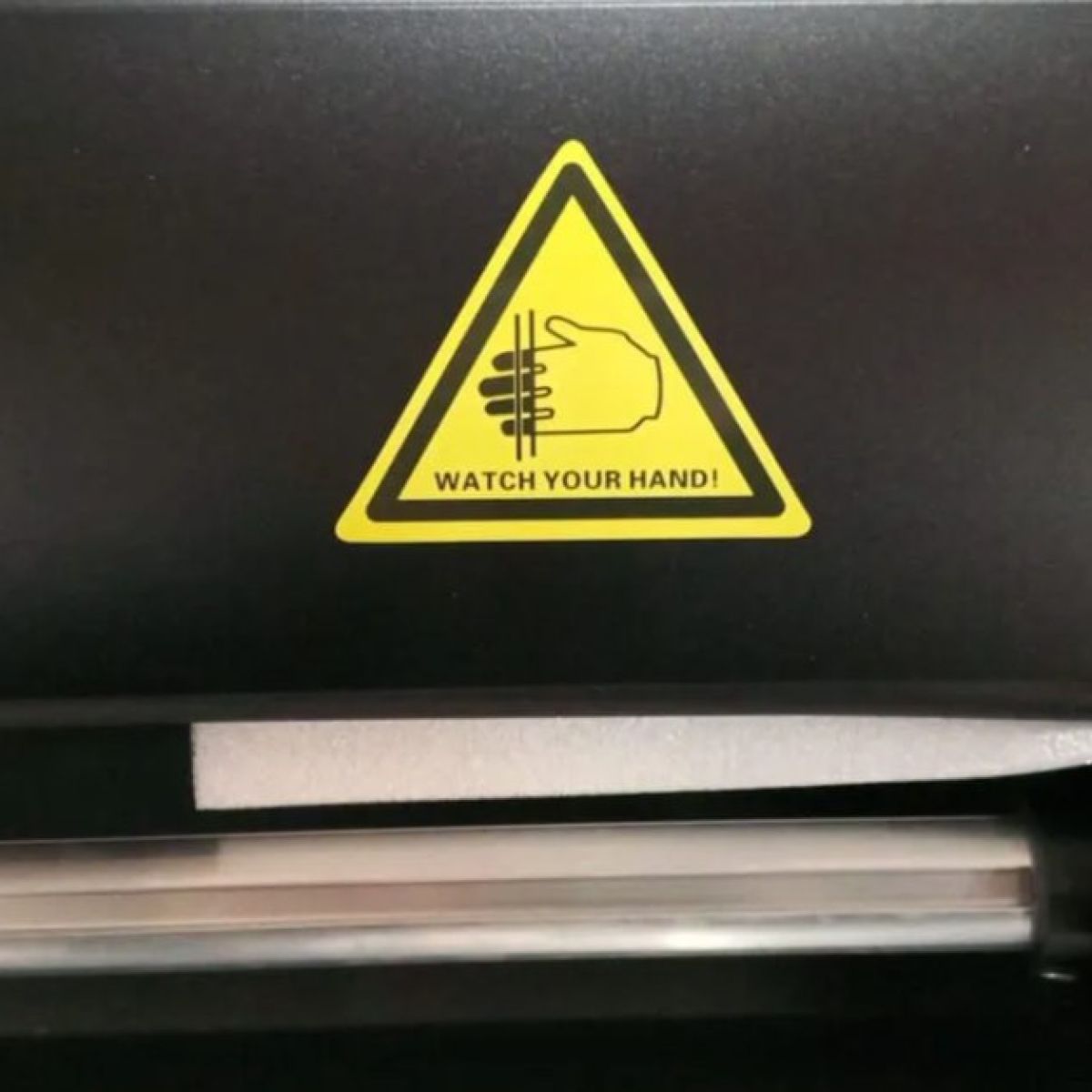 Крышка кузова роликовая с электроприводом Dodge Ram 1500 для кузова 5.8 (с рэм боксами) 82215255AB