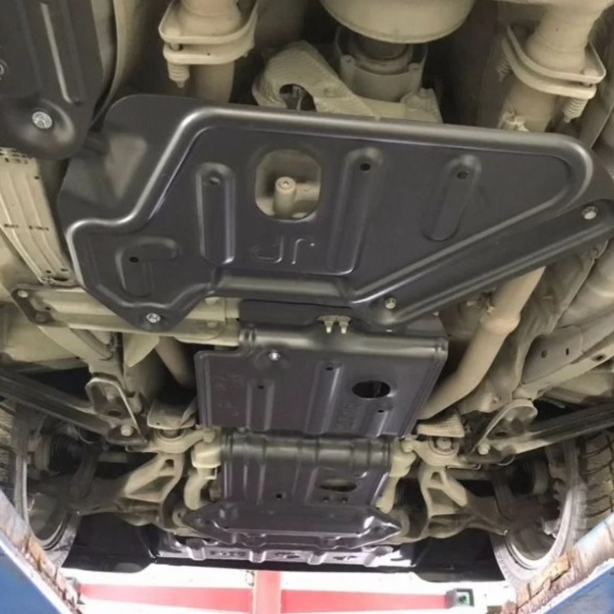 Защита днища Jeep Grand Cherokee WK2 (алюминий,комплект) 82211995