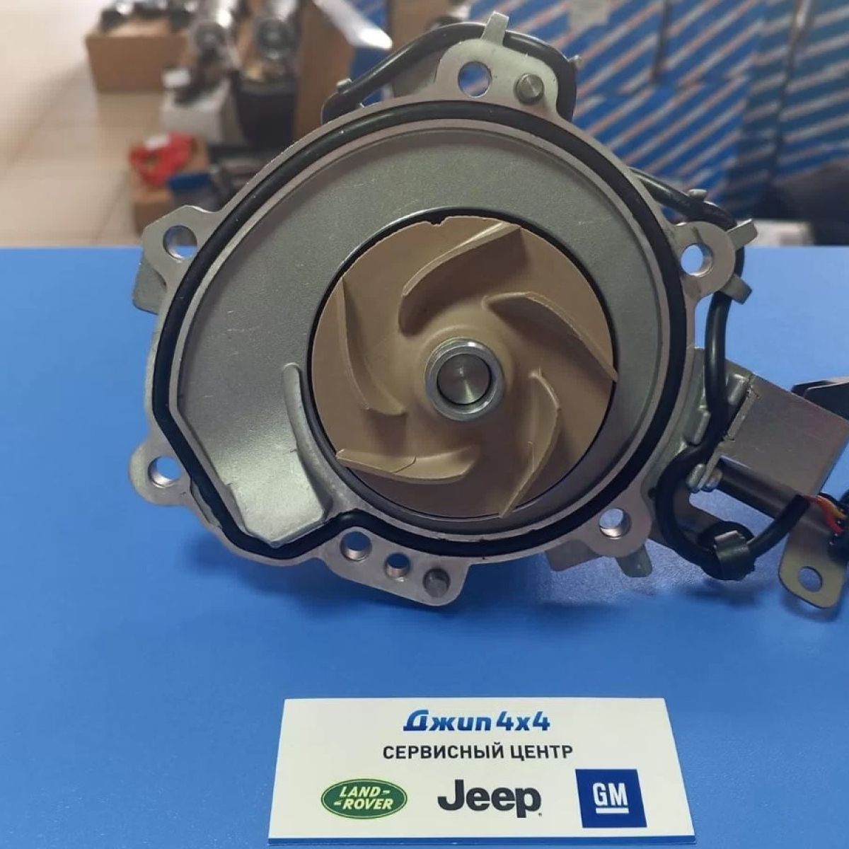 Помпа водяная Land Rover Jaguar V2.0T Petrol