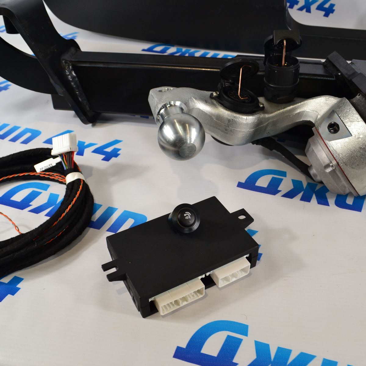 Выдвижной электрический фаркоп Land Rover Discovery 5 VPLRT0171