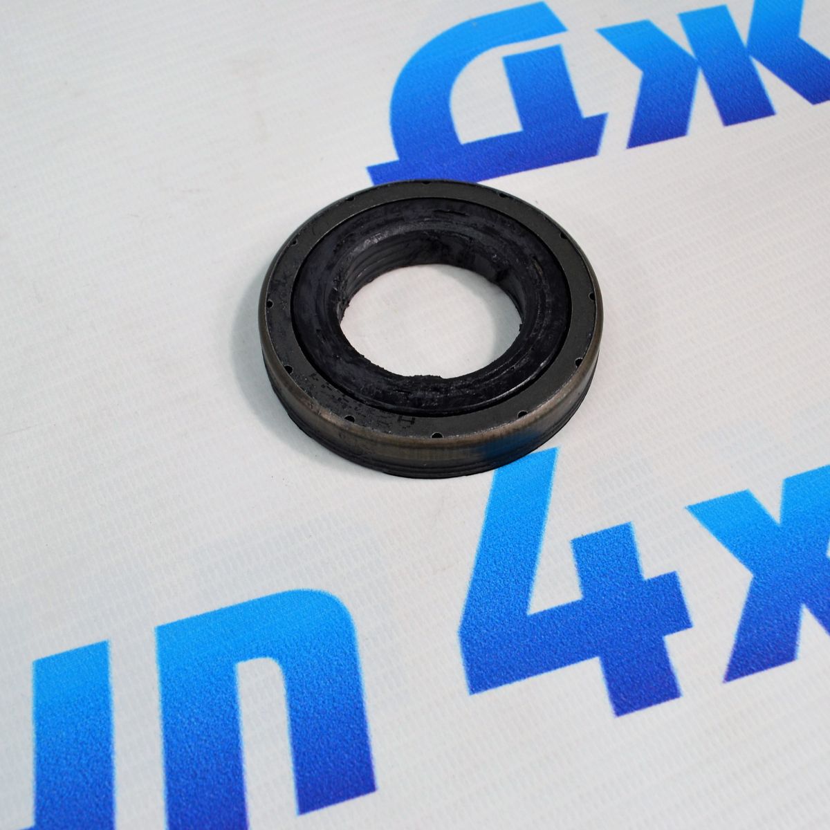 Сальник переднего редуктора Jeep Wrangler JL/Jeep Gladiator JT (левый) 68398727AA