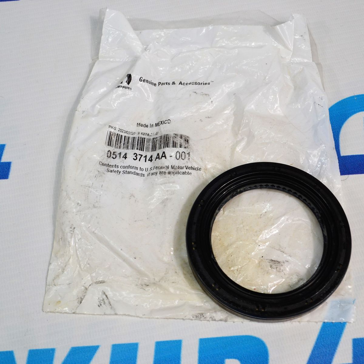 Сальник входного вала РКПП Jeep Grand Cherokee/Dodge Durango/Jeep Wrangler 05143714AA