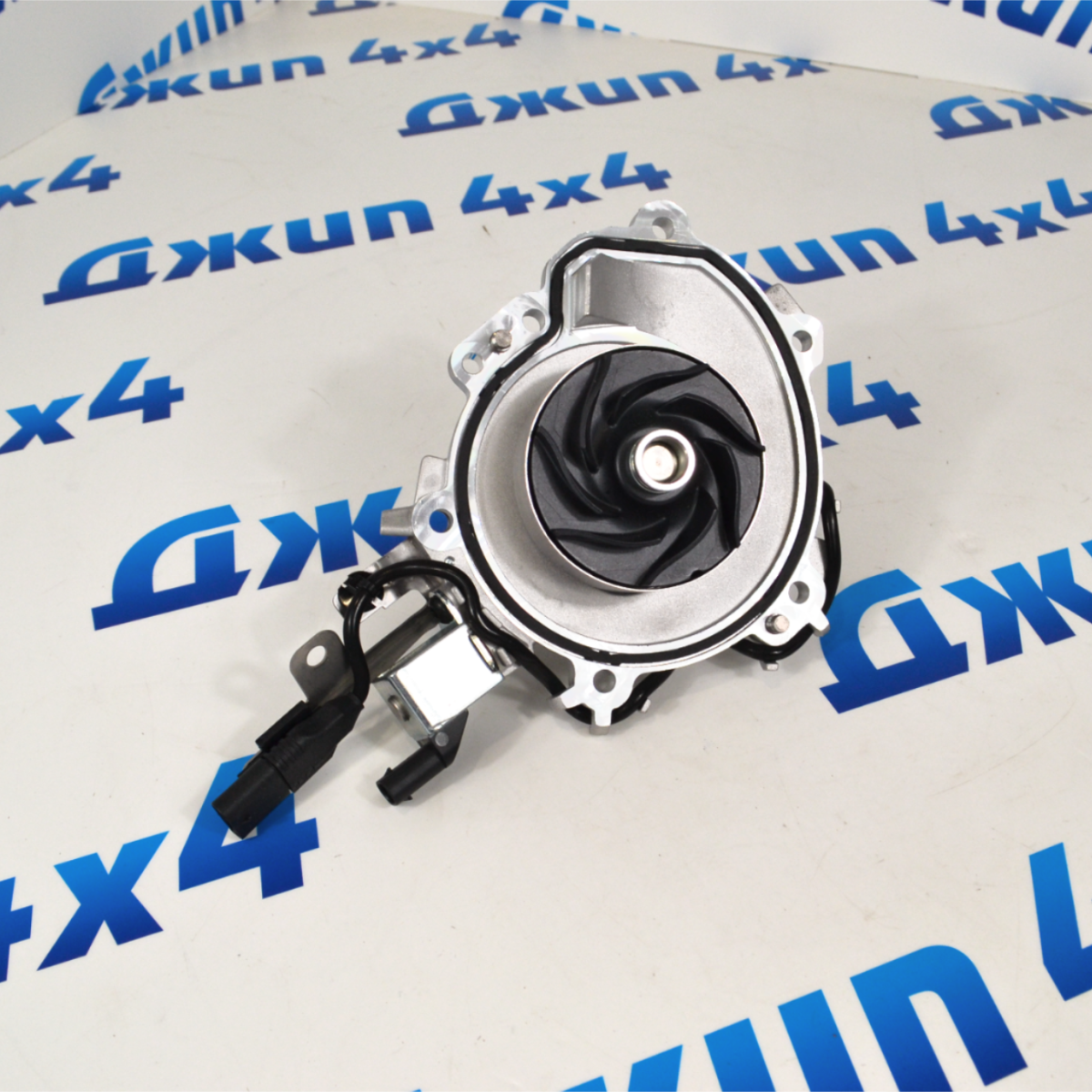 Помпа системы охлаждения Land Rover Discovery Sport L550/Range Rover Evoque L551/Jaguar E-PaceV2.0TD LR129893