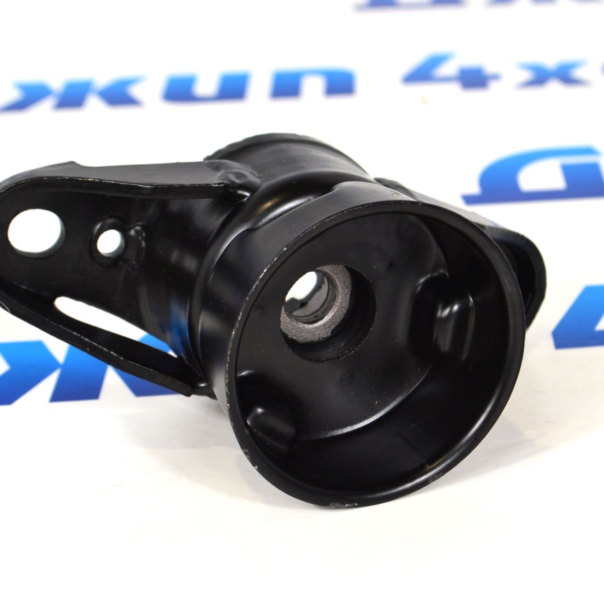 Опора заднего амортизатора Jeep Grand Cherokee WK2 68029590AF