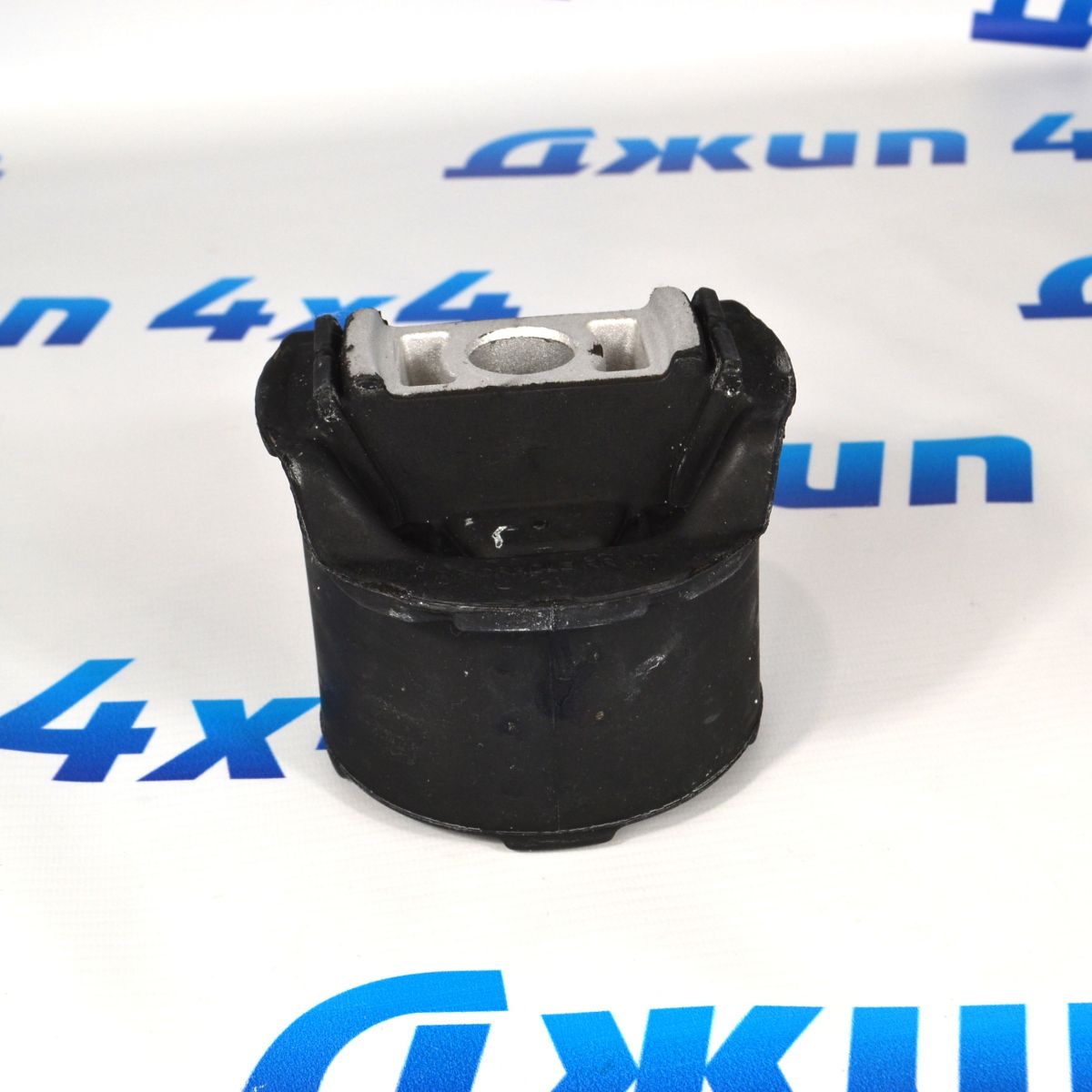Сайлентблок заднего подрамника задний Jeep Grand Cherokee WK2/Dodge Durango WD 05180731AC