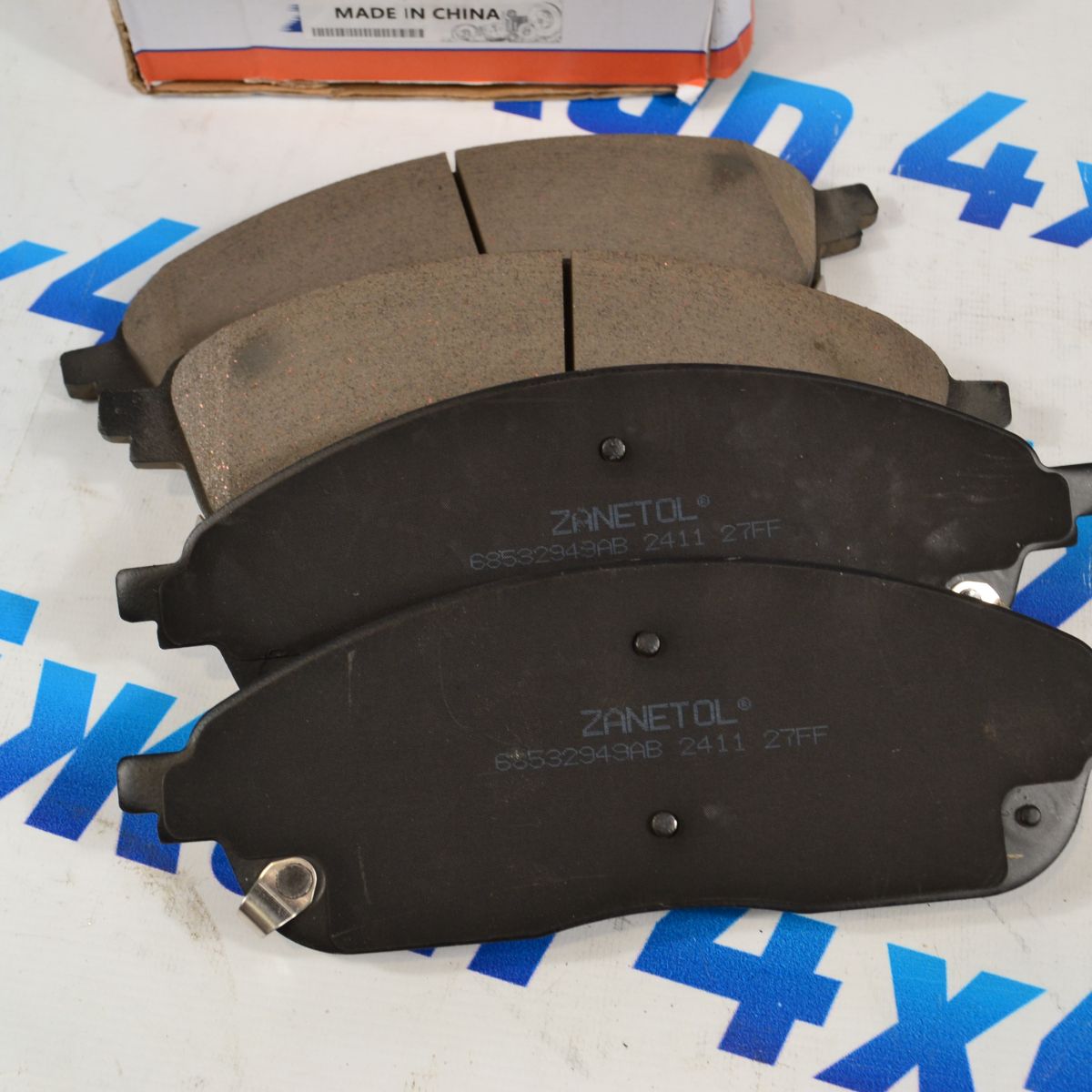 Передние тормозные колодки Jeep Grand Cherokee WL/L 68532949AB