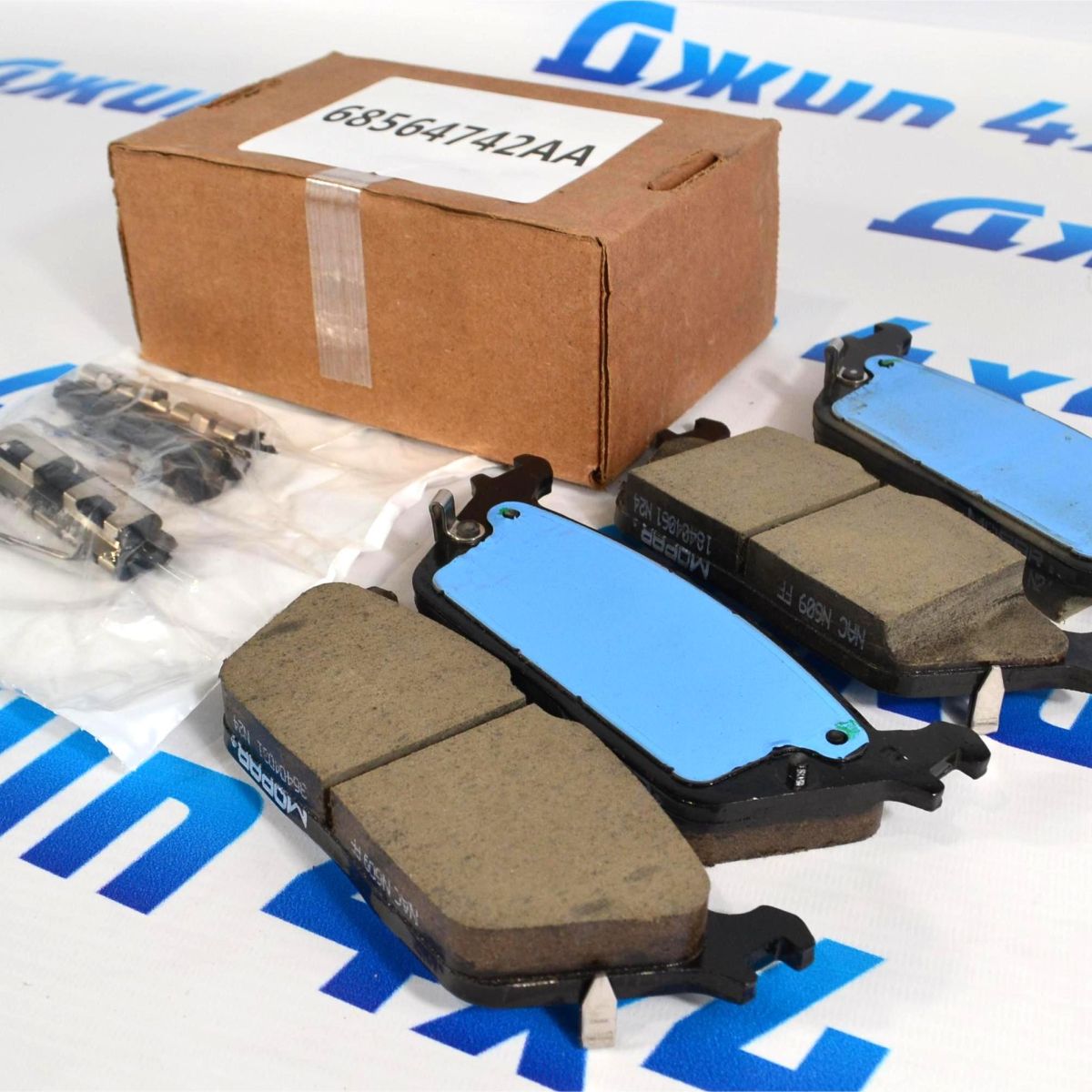 Колодки тормозные задние Dodge Ram TRX/Jeep Wagoneer WS 68564742AA