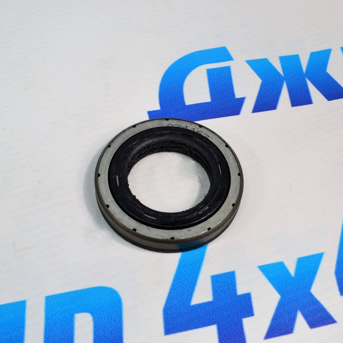 Сальник переднего редуктора Jeep Wrangler JL/Jeep Gladiator JT (правый) 68396635AA