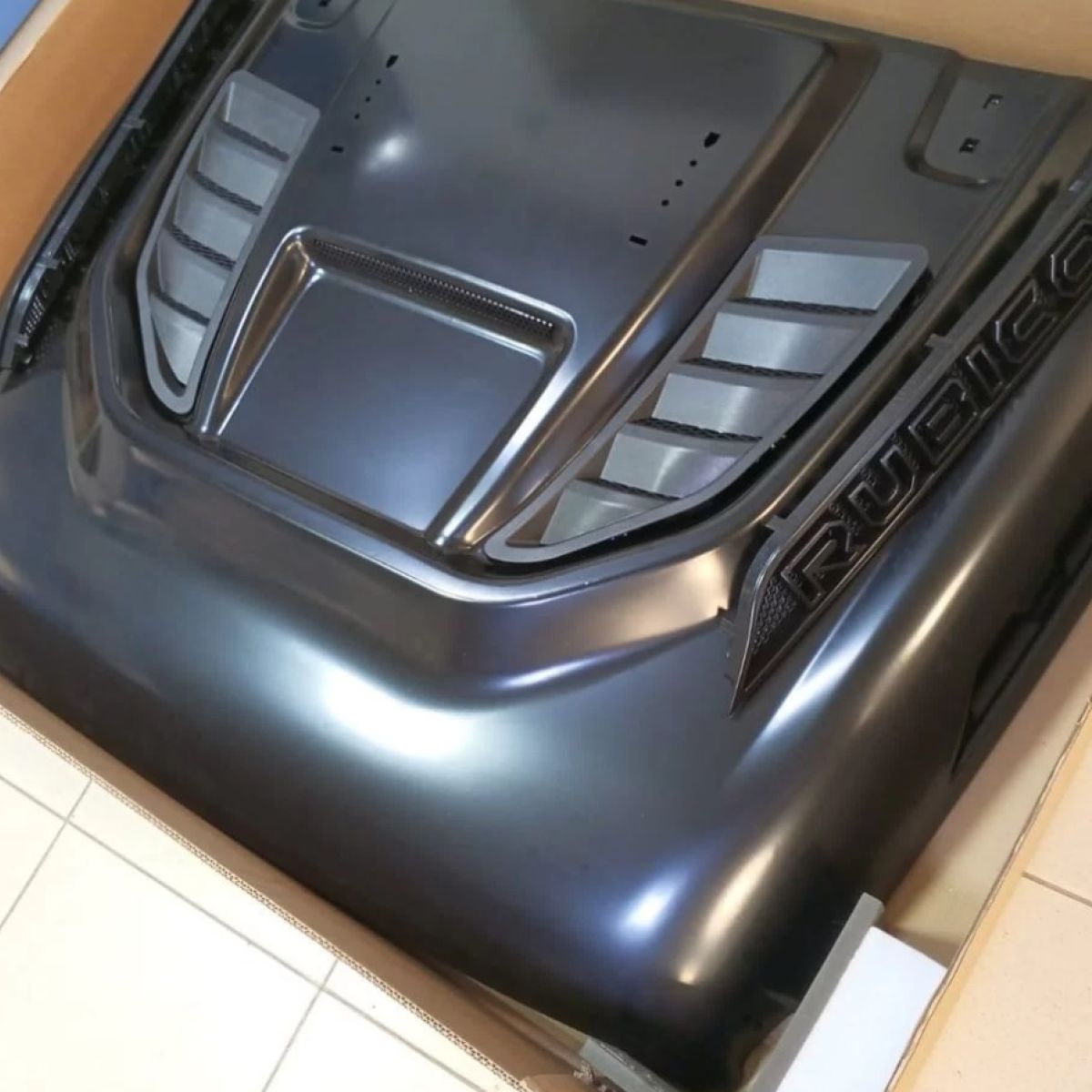 Капот с боковыми воздуховодами Jeep Wrangler Rubicon JL 2018- 68281965AE