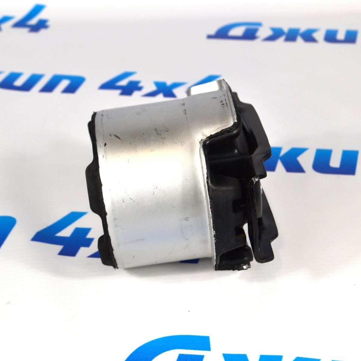 Сайлентблок заднего подрамника Jeep Grand Cherokee WK2/Dodge Durango WD (передний) 68272300AC