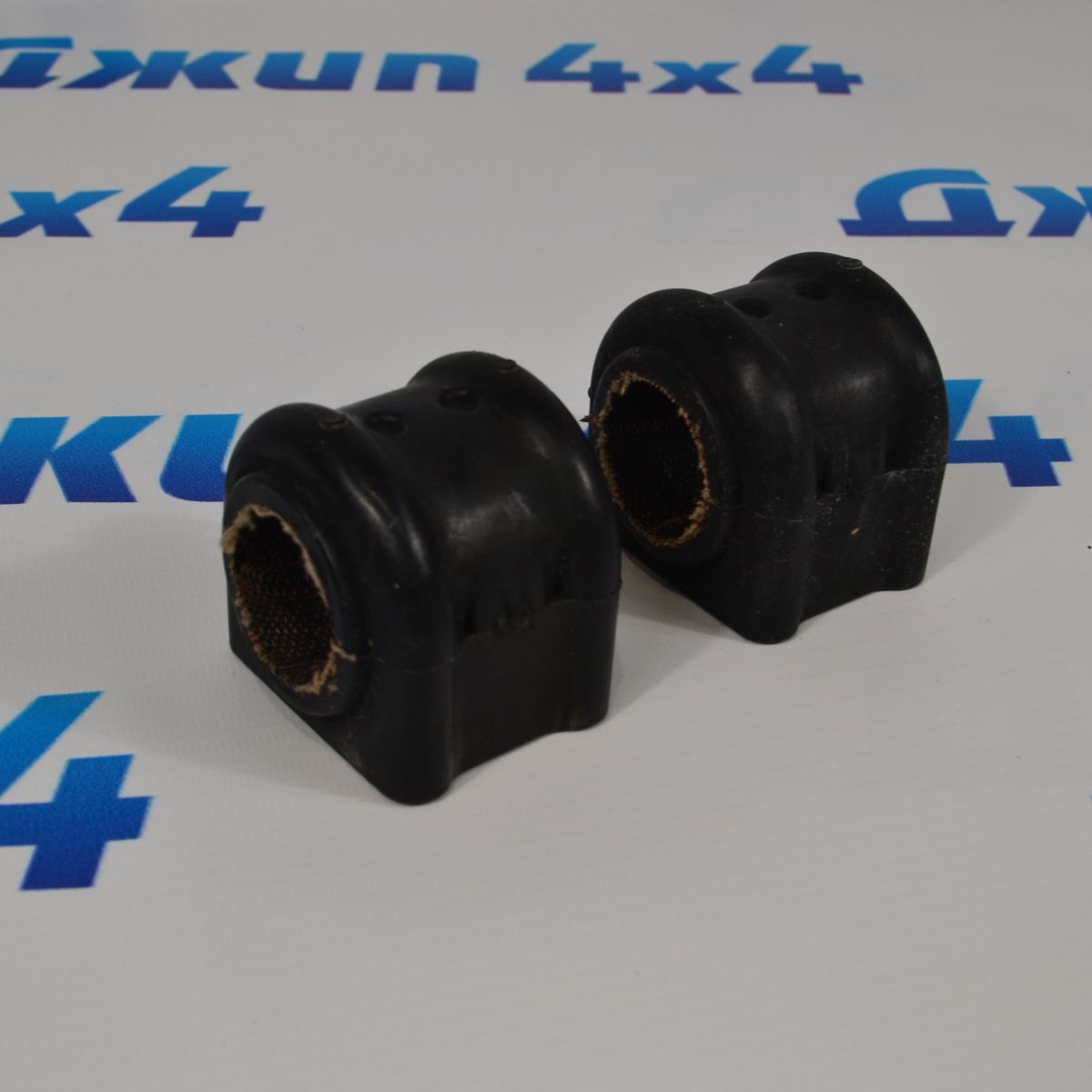 Втулка переднего стабилизатора Dodge Ram TRX 68466023AA