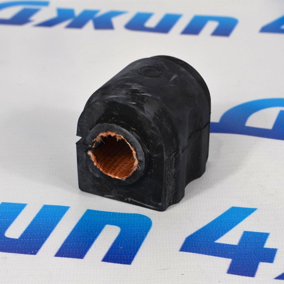 Втулка заднего стабилизатора Land Rover Discovery L319 LR015336