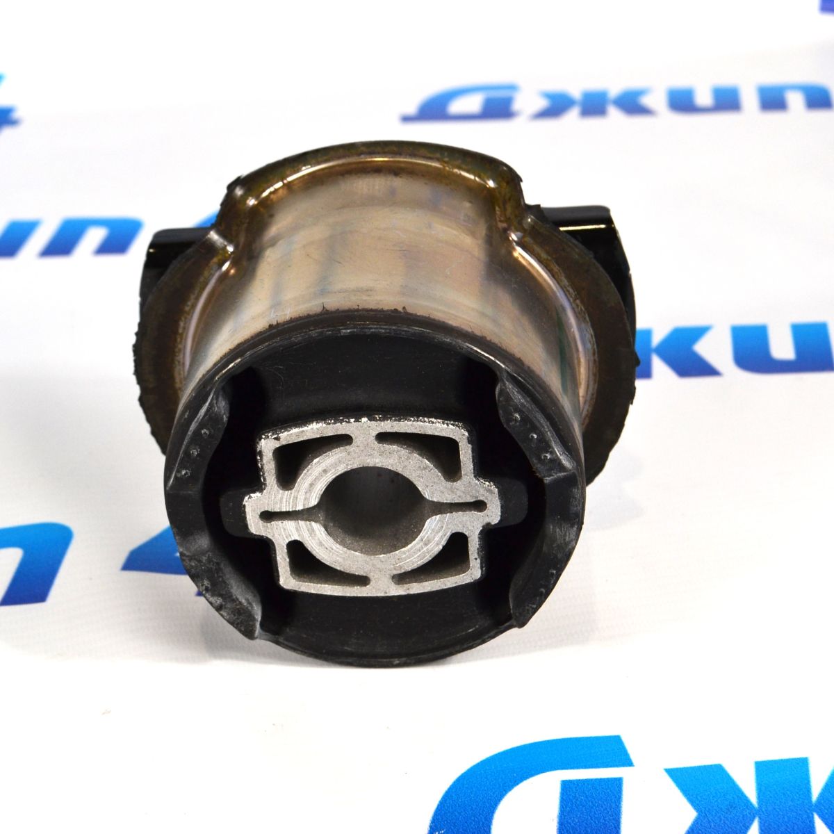 Сайлентблок заднего подрамника Jeep Grand Cherokee WK2/Dodge Durango WD (передний) 68272300AC