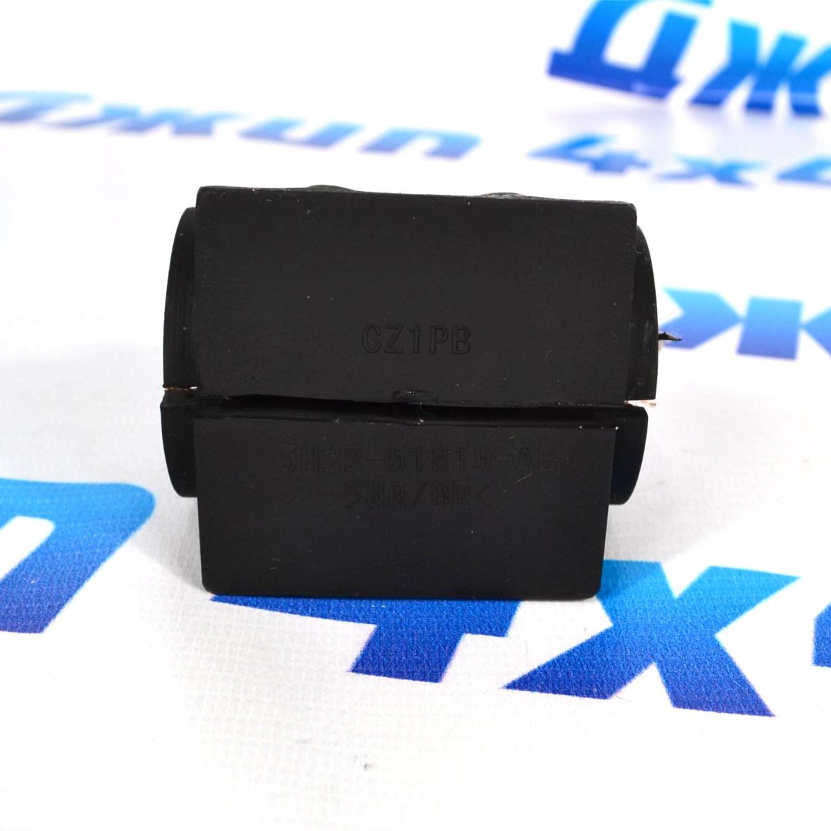 Втулка  переднего стабилизатора Land Rover Discovery L319/Range Rover Sport L320 LR015339