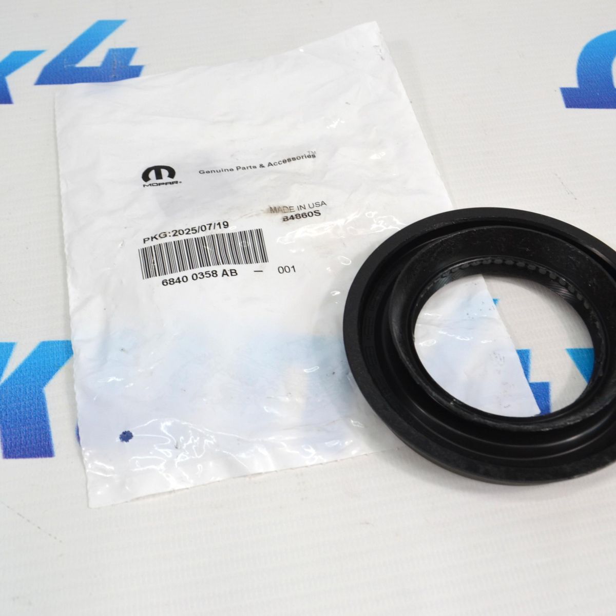Сальник хвостовика переднего редуктора Jeep Wrangler JL/Jeep Gladiator JT 68400358AB