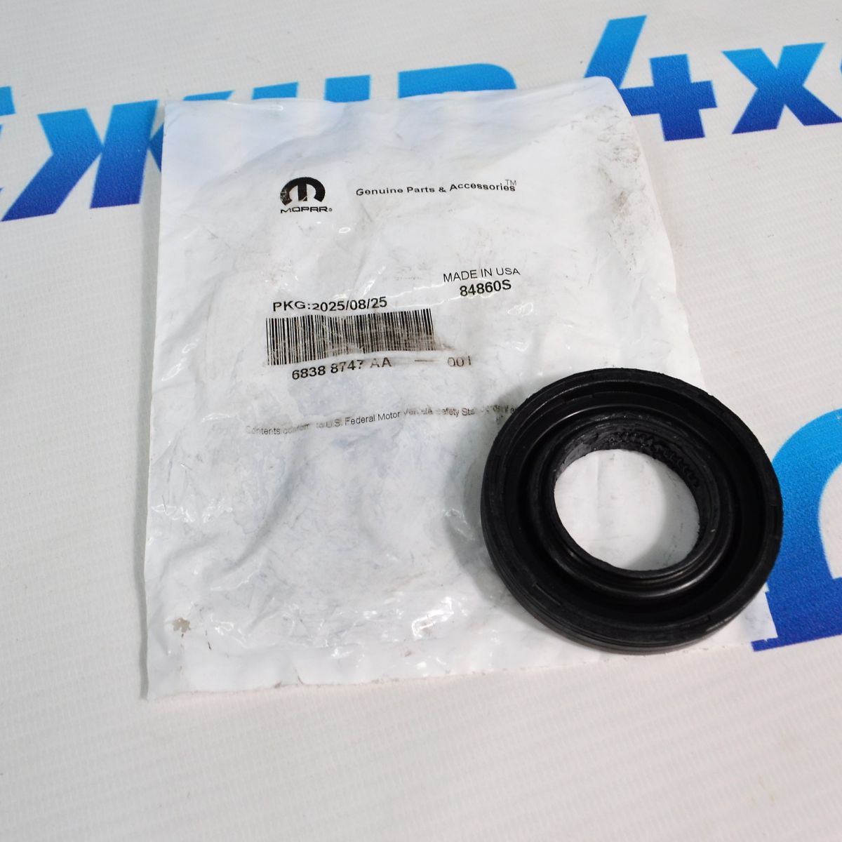 Сальник переднего редуктора Jeep Wrangler JL (левый) 68388747AA