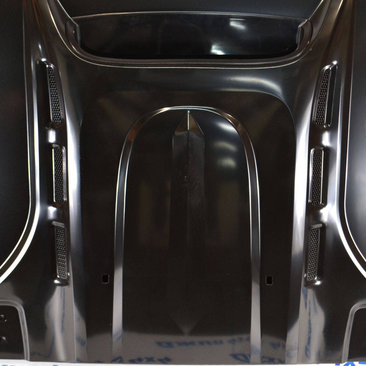 Капот с центральным воздуховодом Jeep Wrangler Rubicon JL/Jeep Gladiator JT 68281949AE