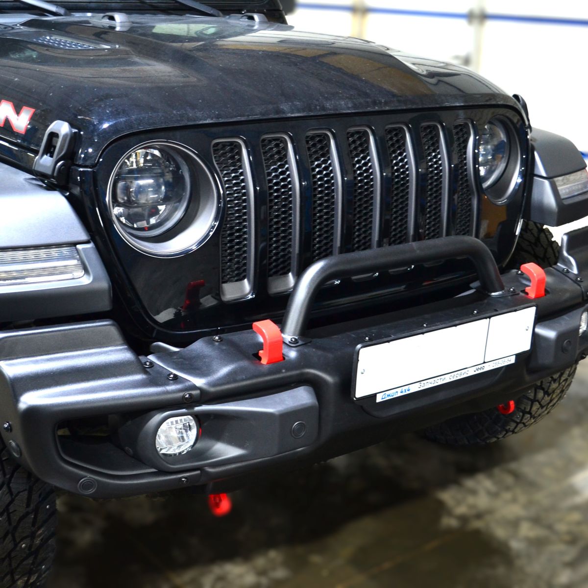 Бампер передний силовой Jeep Wrangler JL/Jeep Gladiator JT с уголками (алюминий) 82215121