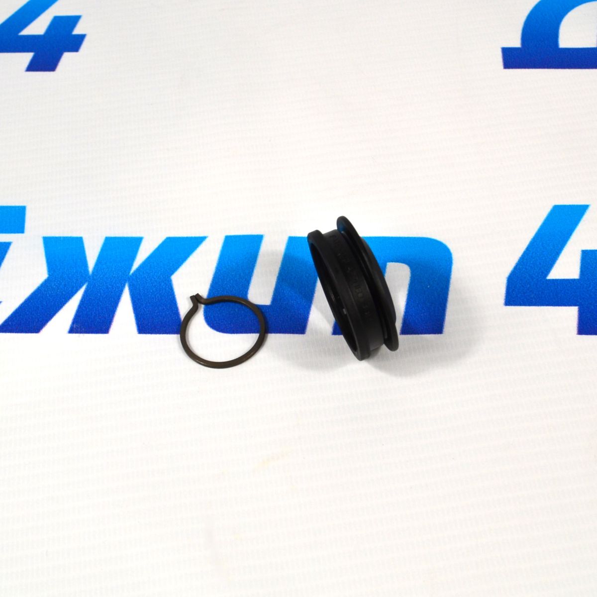 Сальник хвостовика углового редуктора Jeep Renegade 68267925AA