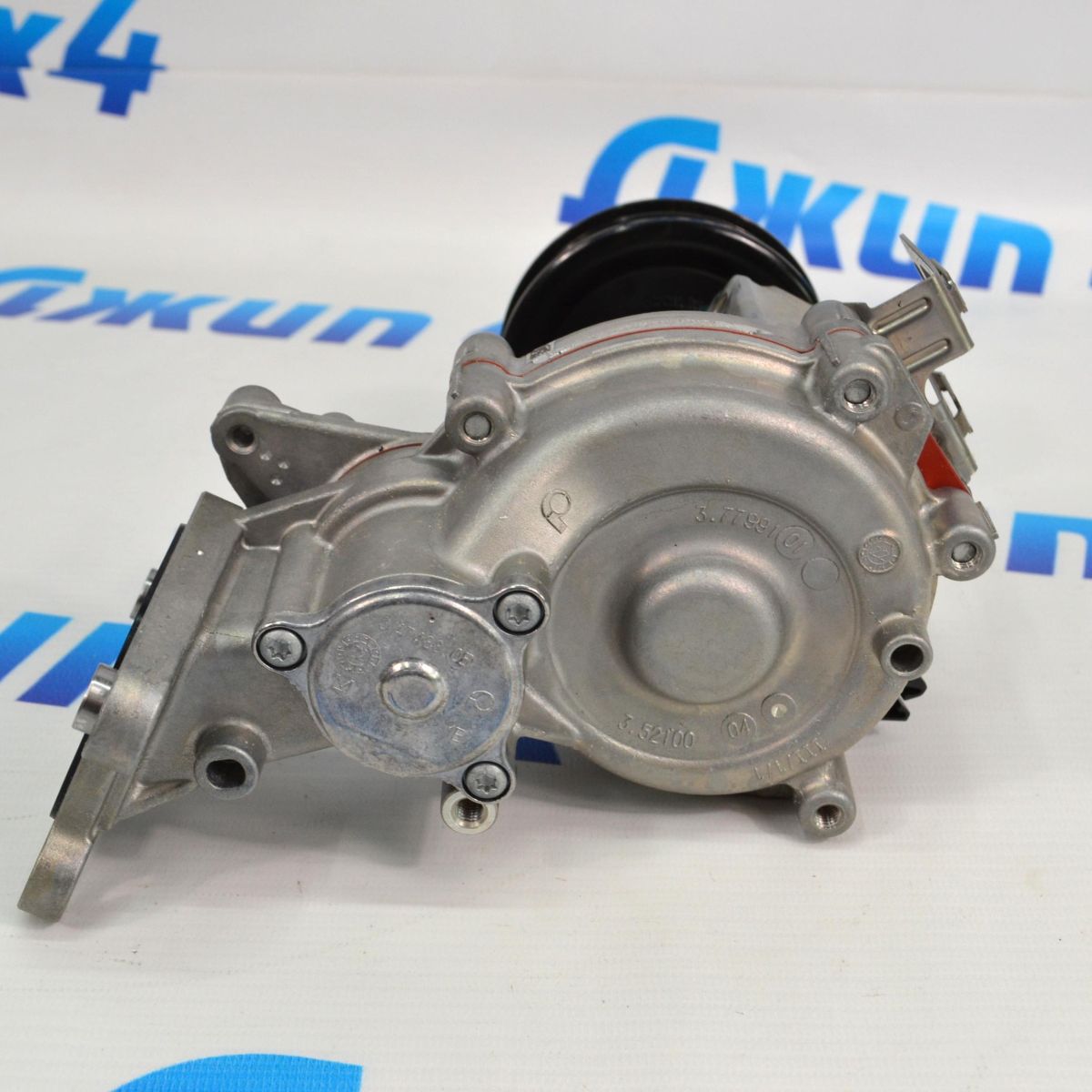 Помпа системы охлаждения Jeep Wrangler JL 4XE 05048550AC