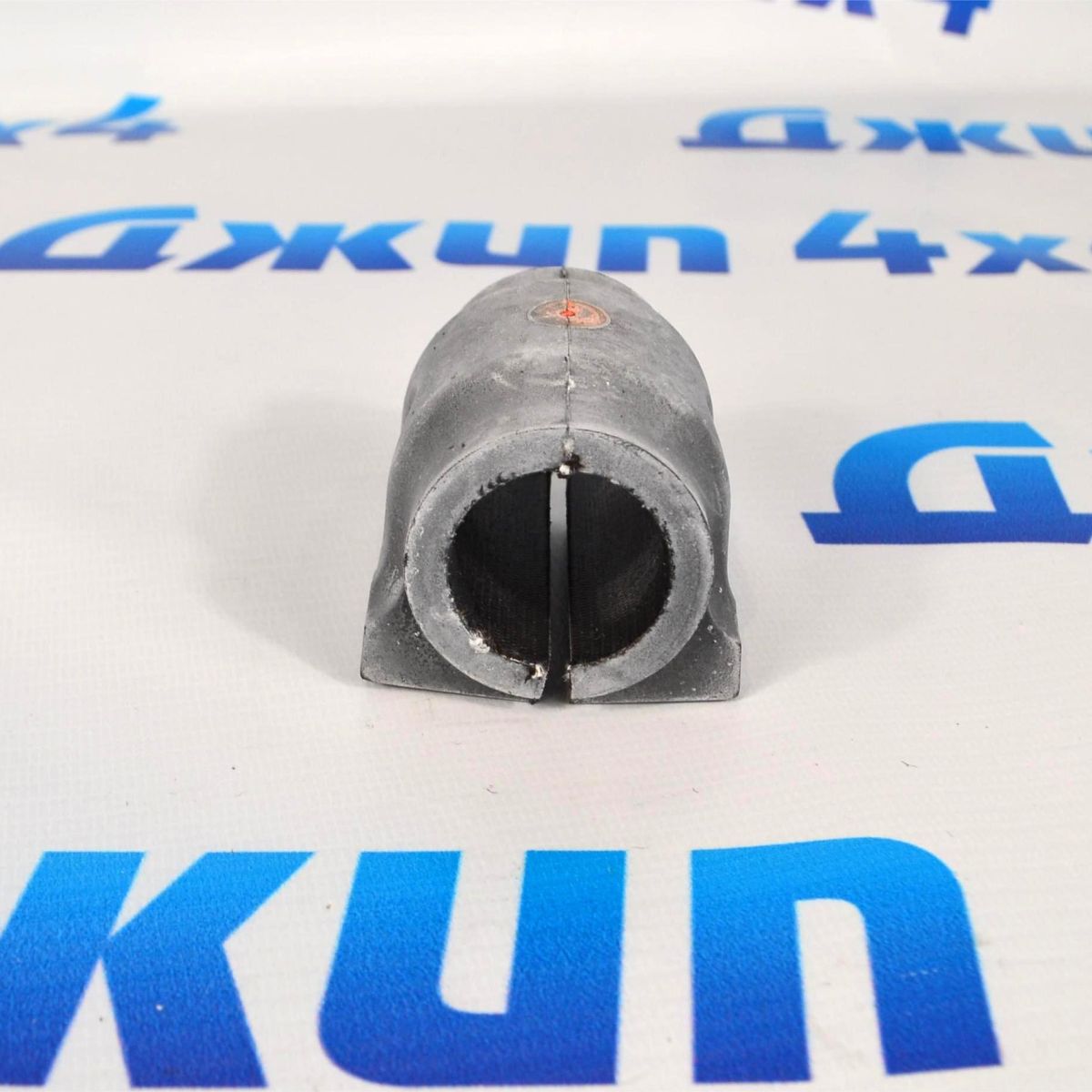 Втулка переднего стабилизатора Land Rover Discovery 4 L319 LR018346