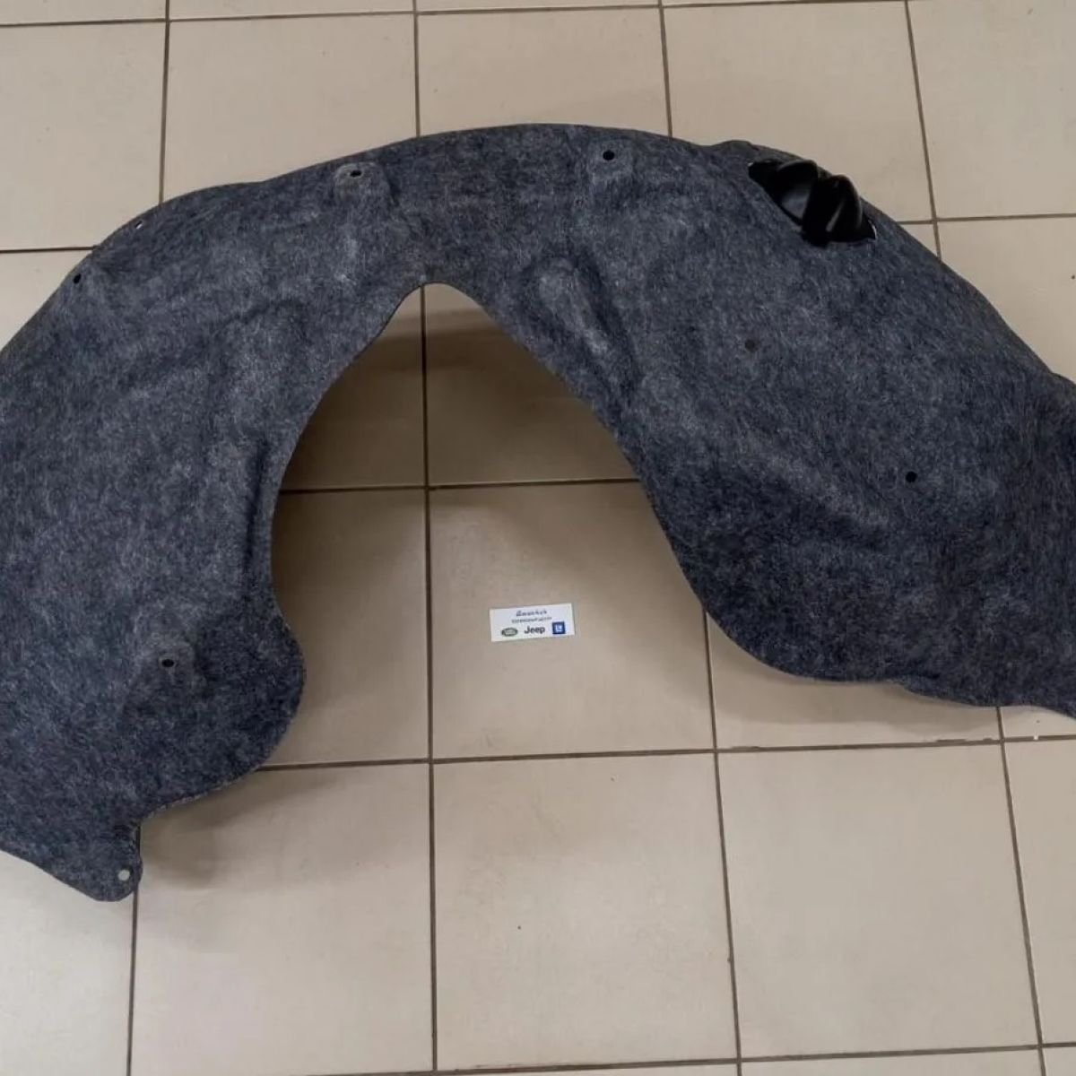 Подкрылок передний левый Jeep Grand Cherokee WK2 (войлок) 55079293AL