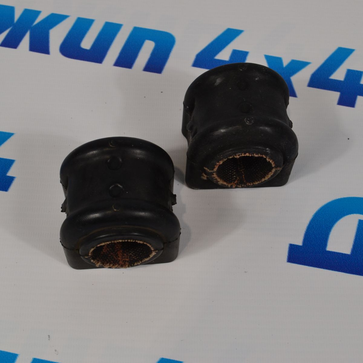 Втулка переднего стабилизатора Dodge Ram TRX 68466023AA