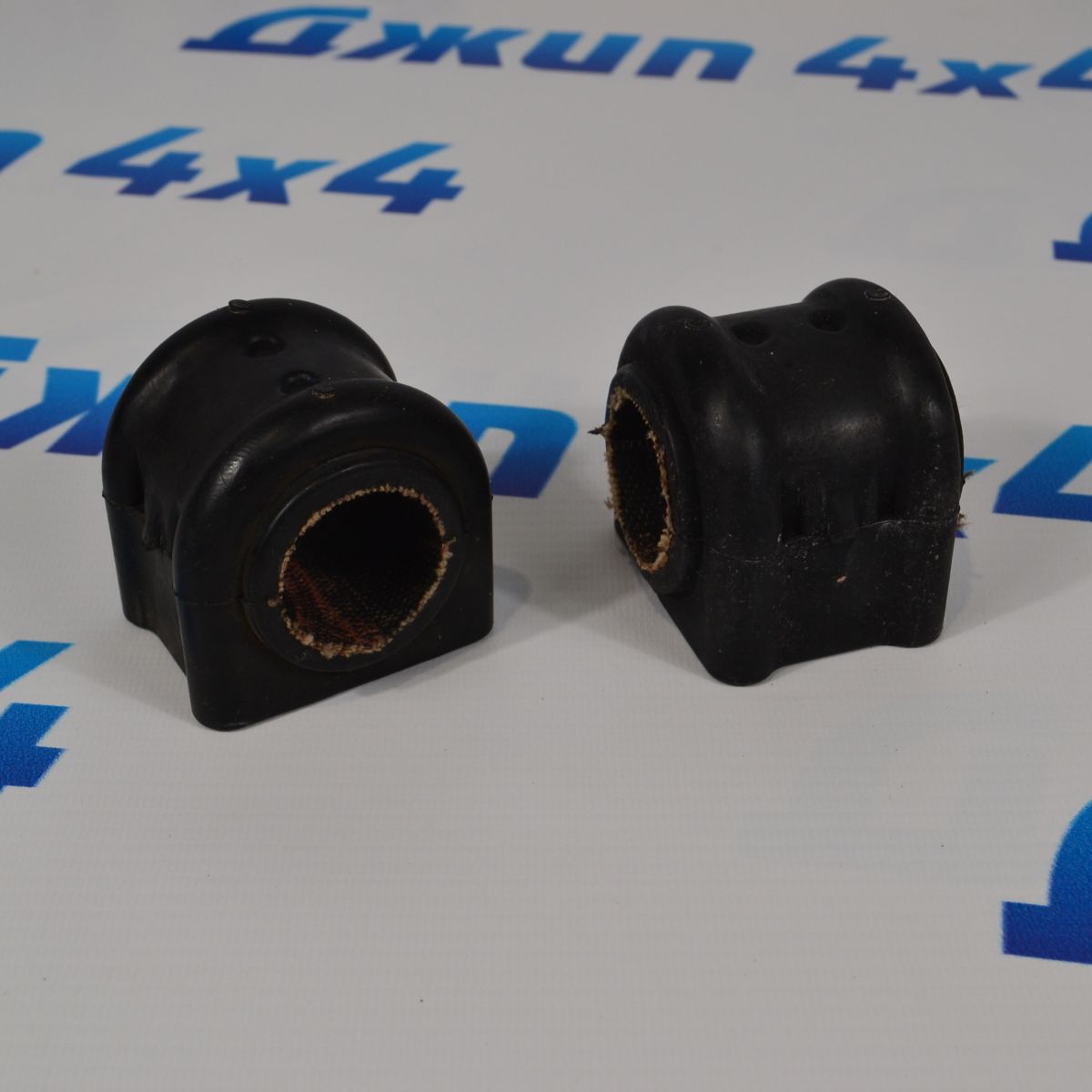 Втулка переднего стабилизатора Dodge Ram TRX 68466023AA
