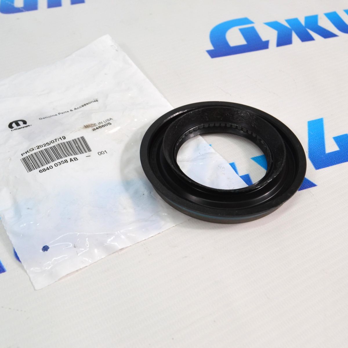 Сальник хвостовика переднего редуктора Jeep Wrangler JL/Jeep Gladiator JT 68400358AB
