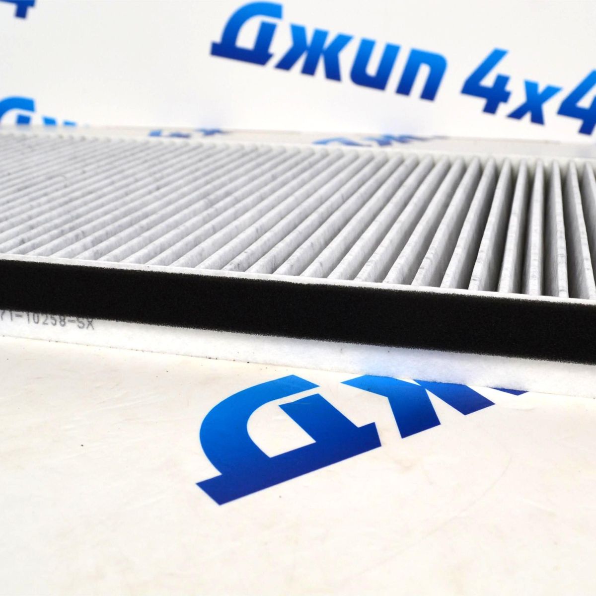 Фильтр салонный Land Rover Range Rover L322 (угольный) LR032199