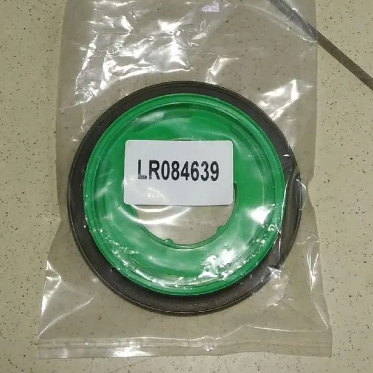 Сальник коленвала задний Land Rover Discovery 5 L462 Land Rover Discovery Sport L550 V2.0T