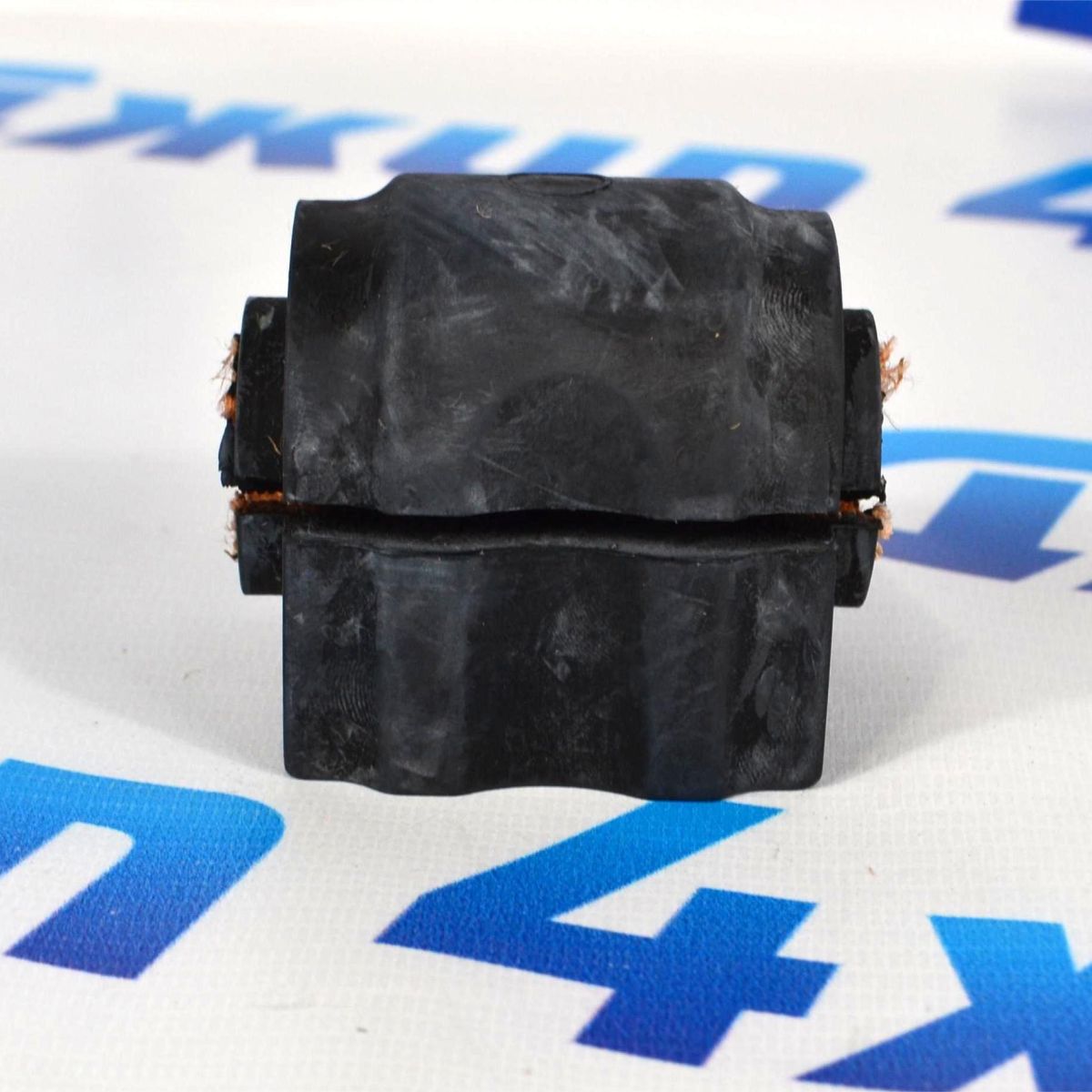 Втулка заднего стабилизатора Land Rover Discovery L319 LR015336