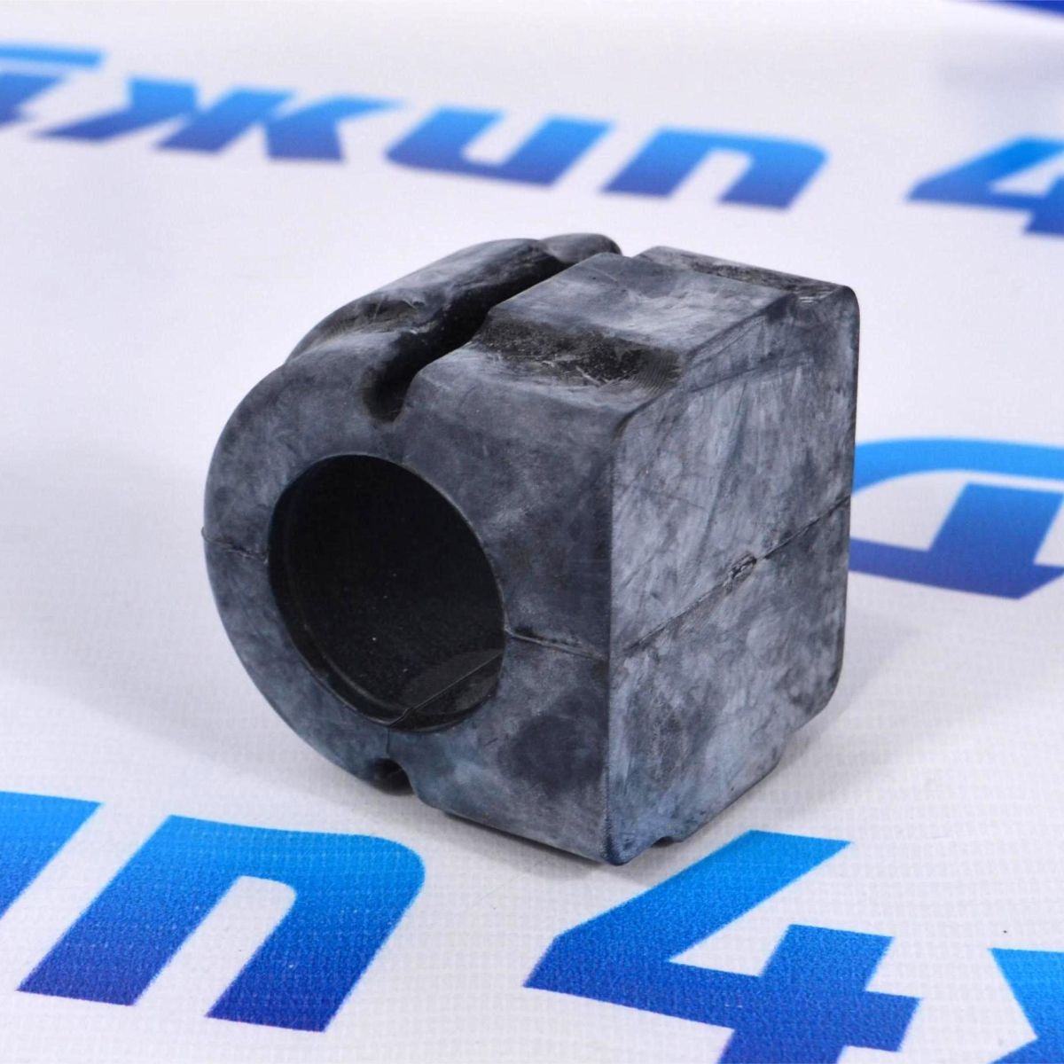 Втулка переднего стабилизатора Range Rover L322 RBX500160