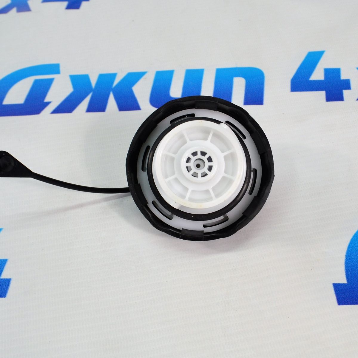 Крышка бензобака Dodge Challenger LC 2011-2014 68139752AA