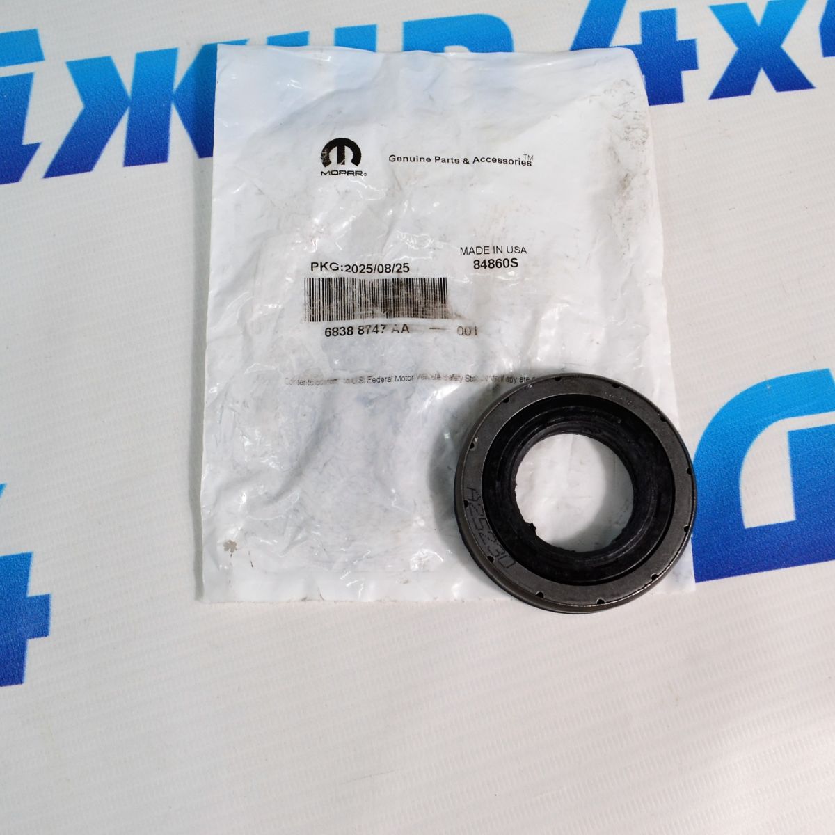 Сальник переднего редуктора Jeep Wrangler JL (левый) 68388747AA